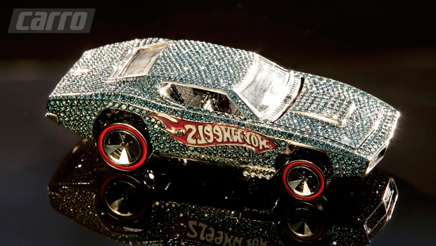 5. Hot Wheels, junto com o famoso joalheiro Jason of Beverly Hills, criou um modelo die-cast incrustado de jóias para celebrar o quarto bilionésimo carro vendido pela marca. O carro demorou mais de 600 horas para ficar pronto e atualmente está no cofre de Hot Wheels, por questões de segurança.