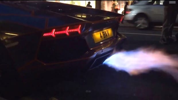 Aventador em chamas