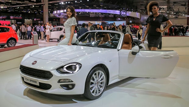 Fiat testa o 124 Spider e mostra Mobi Dualogic