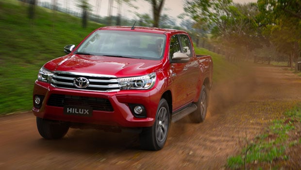 Hilux deve acabar com reinado de 20 anos da S10