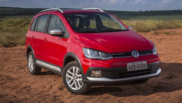 VW Space Cross é bom e versátil, mas peca no preço