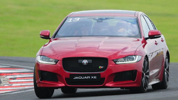 Jaguar XE quer bater alemães com coração americano