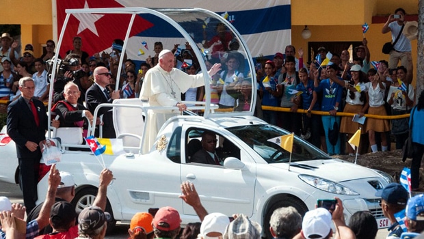 Francisco usou em Cuba 1º papamóvel feito no Brasil