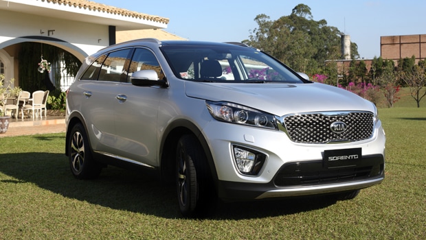 Kia apresenta linha 2016 de Sorento e Grand Carnival