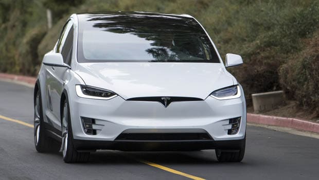 Tesla Model X atinge 413 km; top custa US$ 132 mil