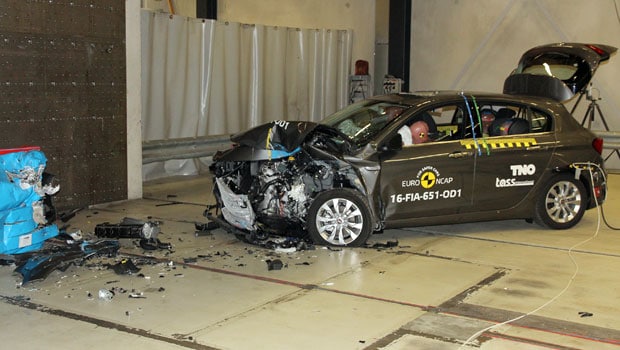 Fiat Tipo hatch decepciona no teste de segurança