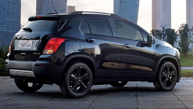 Chevrolet Tracker veste preto para ficar mais invocado