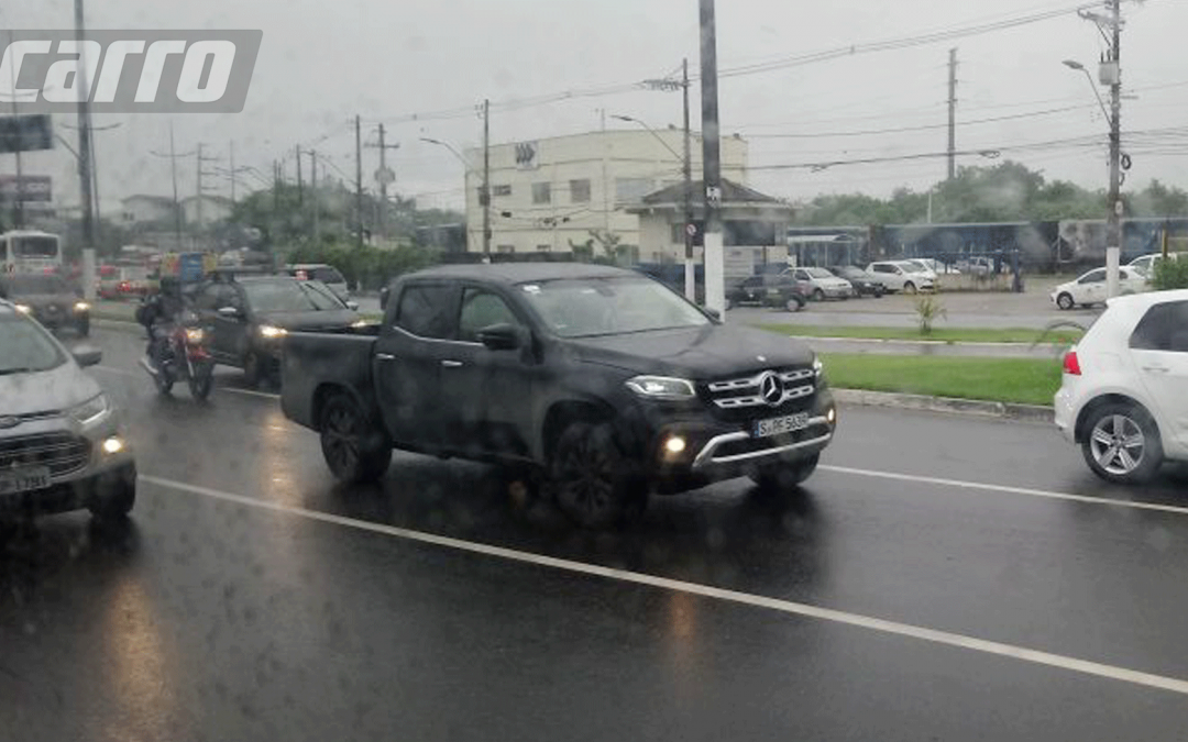 Mercedes Classe X roda sem camuflagem no Brasil