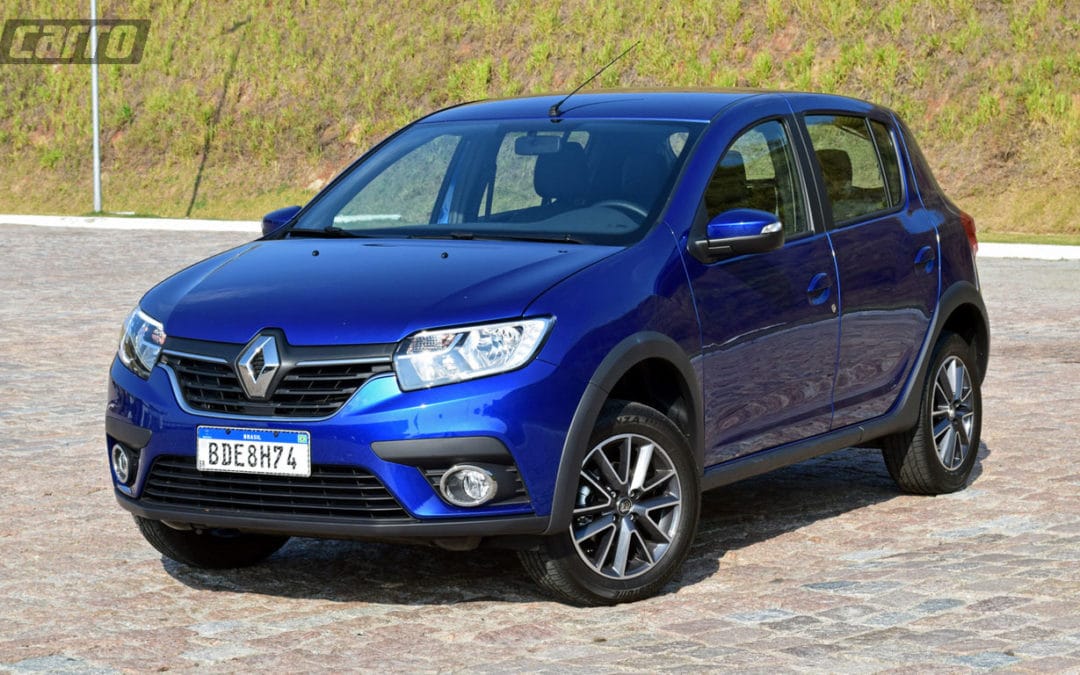 Novo Renault Sandero CVT tem altura de Stepway e anda bem na cidade; já dirigimos