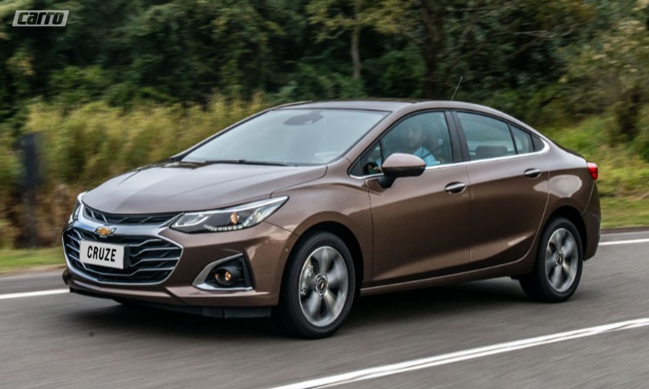 Carros na Web  Comparativo entre Chevrolet Cruze e Chevrolet Cruze