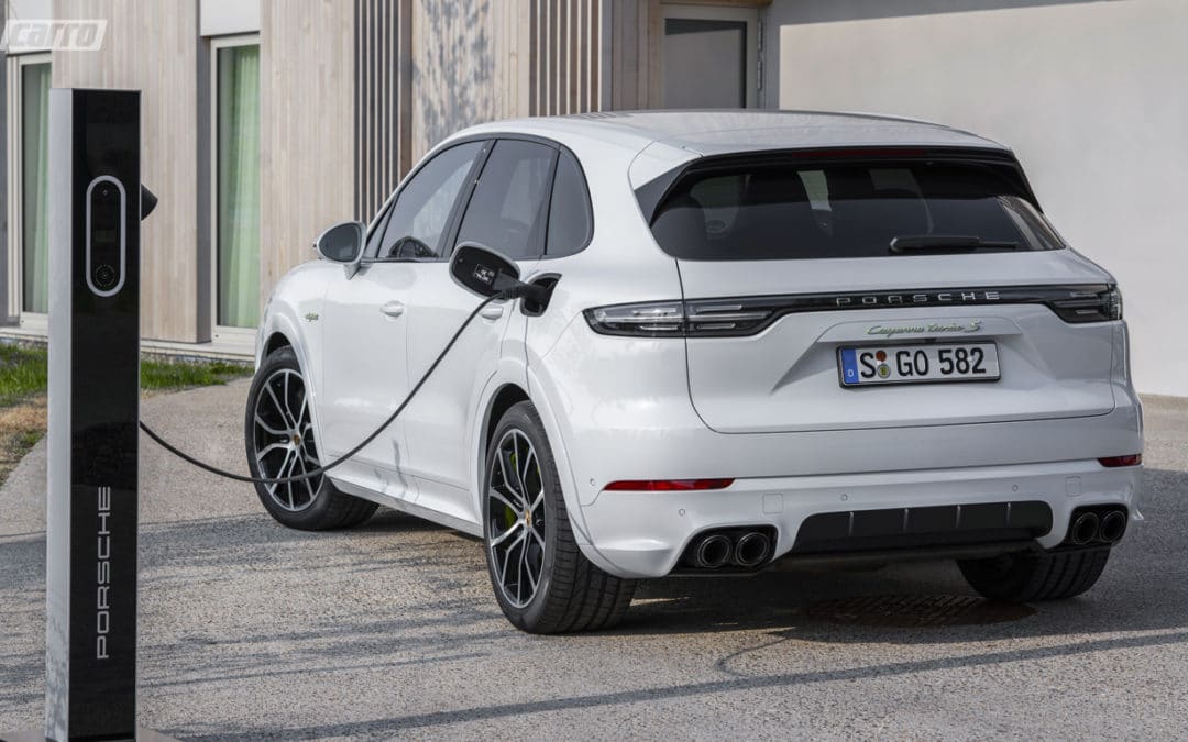 Cayenne híbrido melhora a autonomia no modo elétrico
