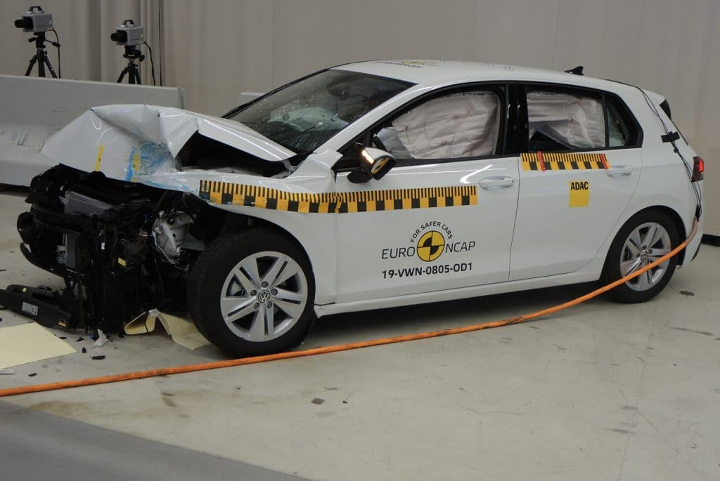 Novo Vw Golf Recebe Cinco Estrelas No Euro Ncap Mas Porta Se Abre Em