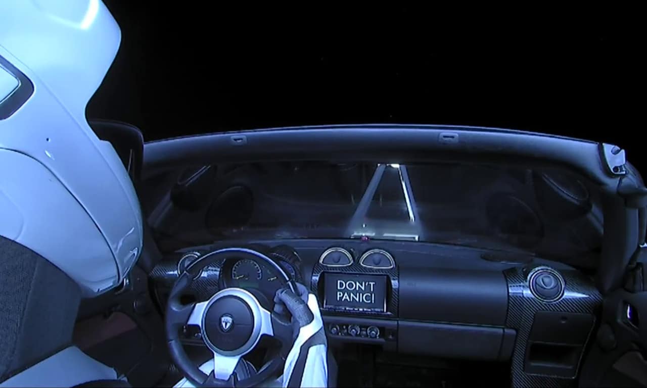 Tesla Roadster no espaço