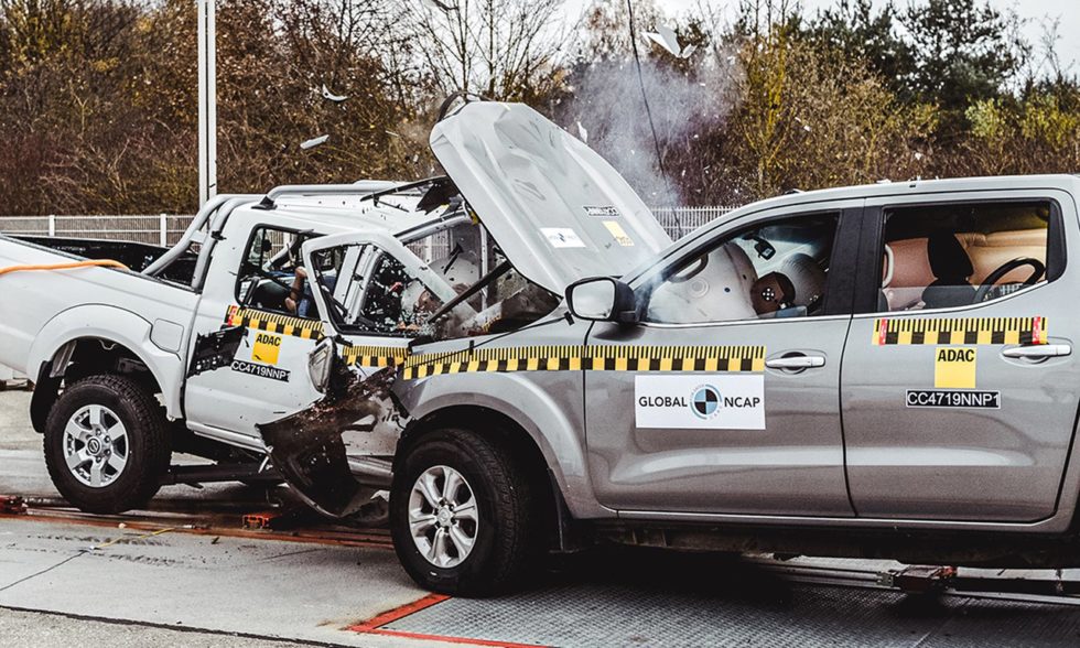 Nissan Frontier crash test aponta diferença gritante entre modelos