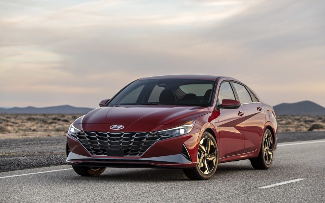 Novo Hyundai Elantra estreia com visual polêmico