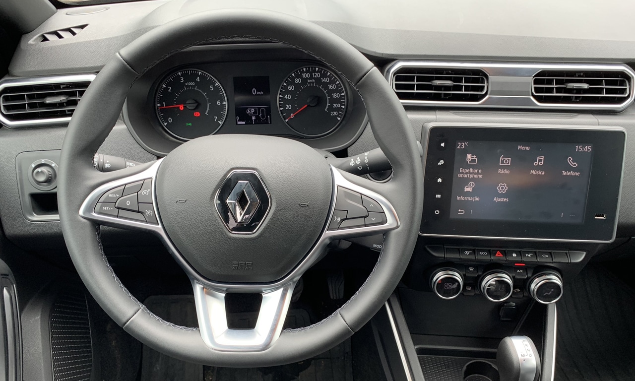 volante e interior Renault Duster