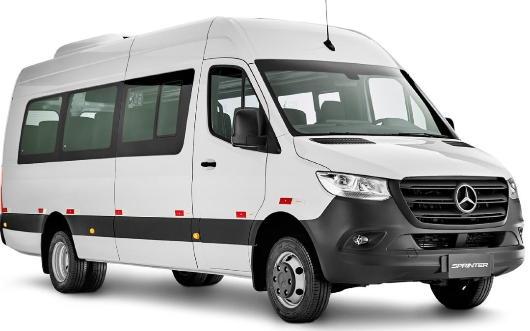 Mercedes-Benz lança Sprinter para passageiro 19+1 com entrada pela porta dianteira