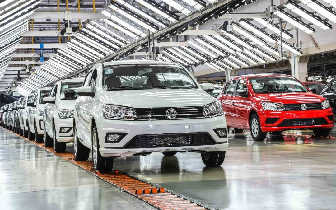 Fábrica da VW em Taubaté celebra 40 anos de produção do Gol