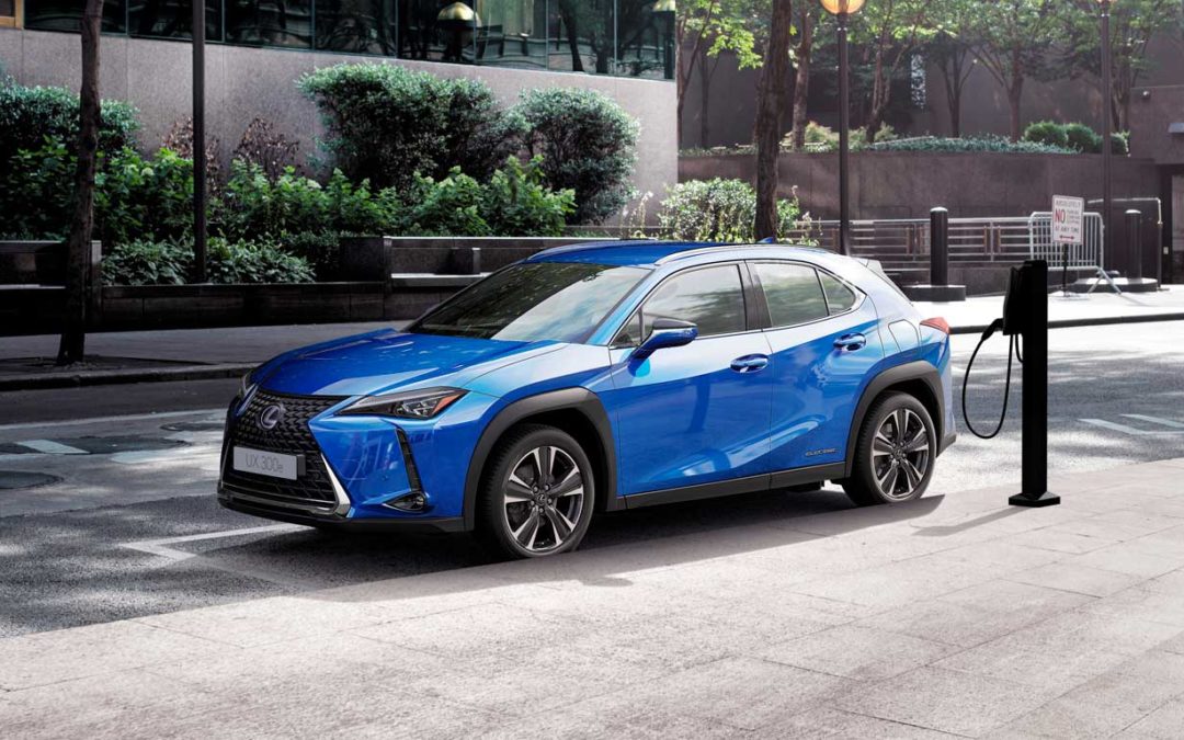 Lexus UX elétrico estreia com 1 década de garantia para baterias