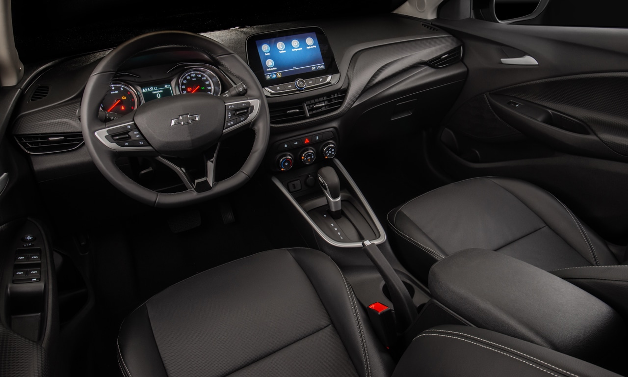 interior Chevrolet Onix Plus Midnight