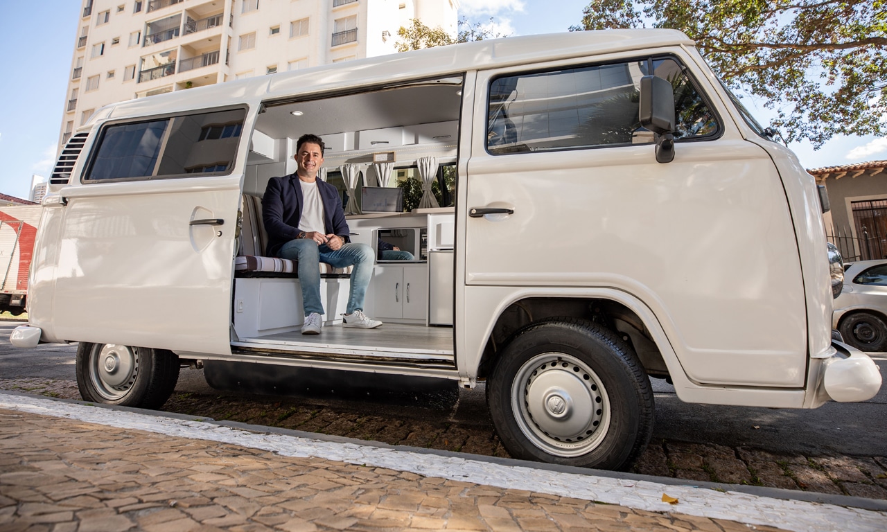 Empresário transforma Kombi em motorhome - Revista Carro