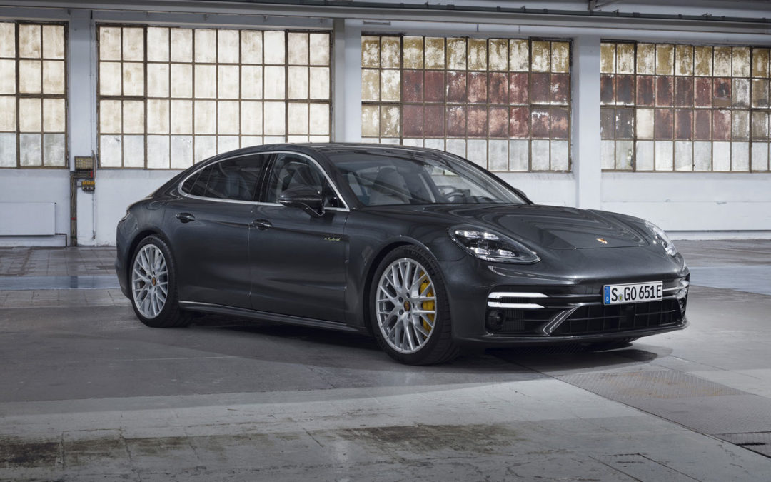 Porsche Panamera reestilizado tem novas versões no Brasil