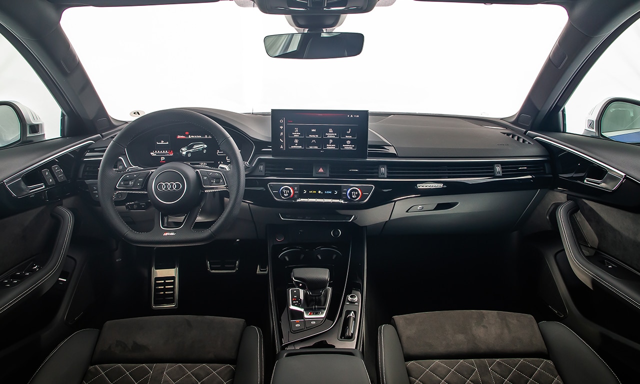 interior Audi RS 4 Avant