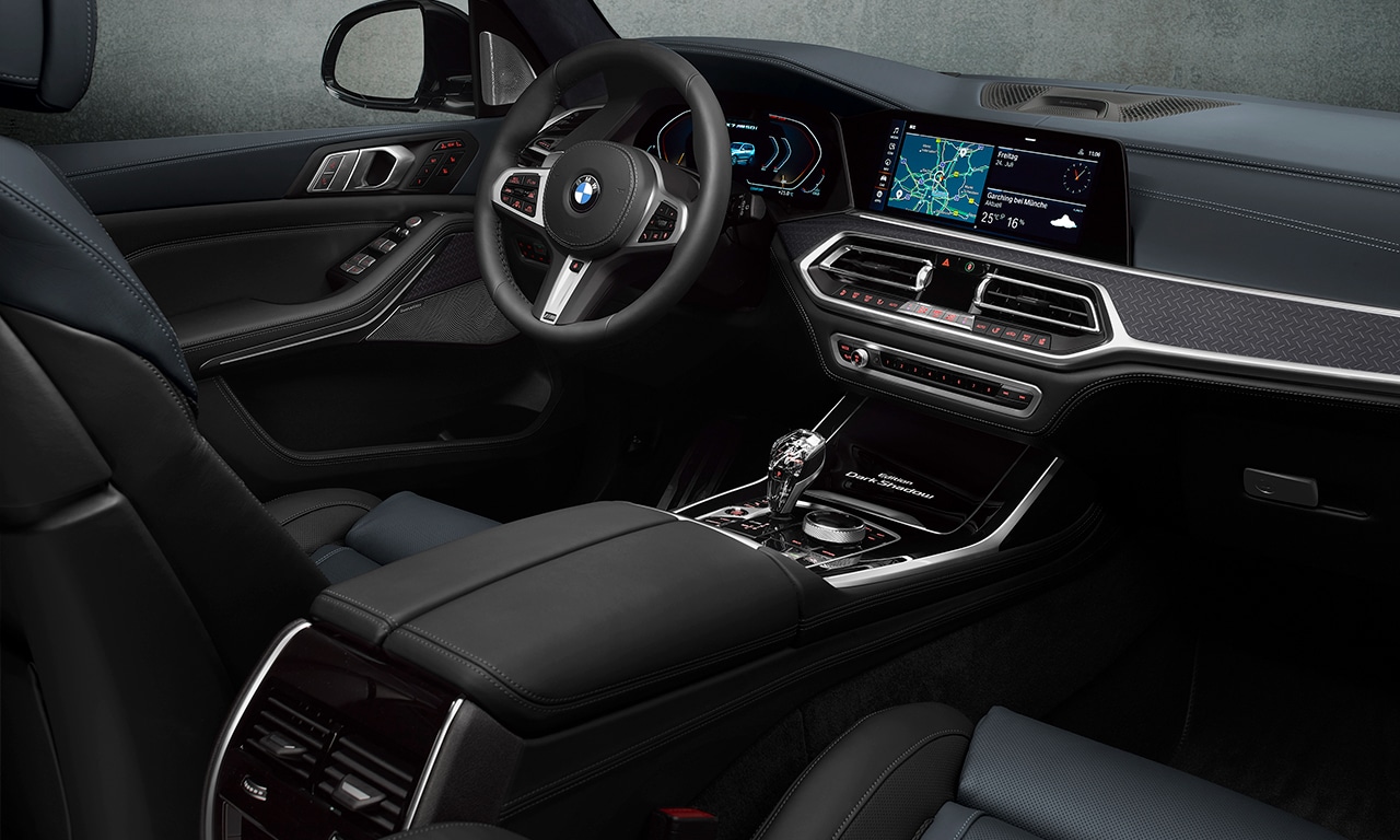 interior BMW X7 M50i Dark Shadow Edition