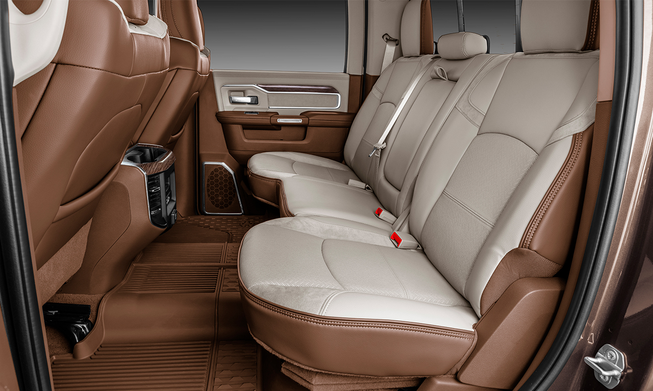 interior Ram 2500 Laramie 2021