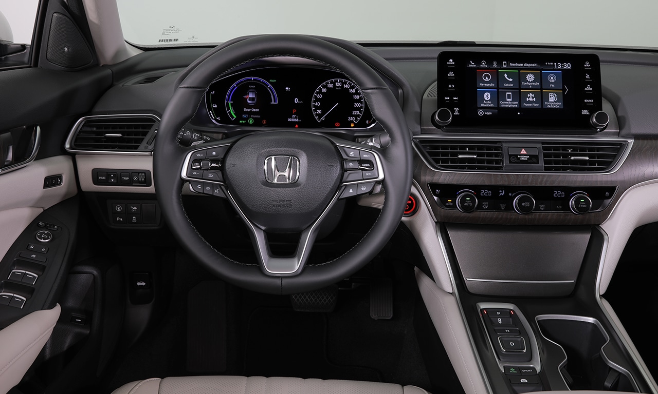 interior Honda Accord híbrido