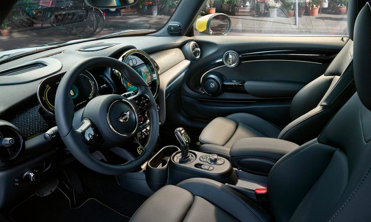 Interior Mini Cooper S E elétrico 2022