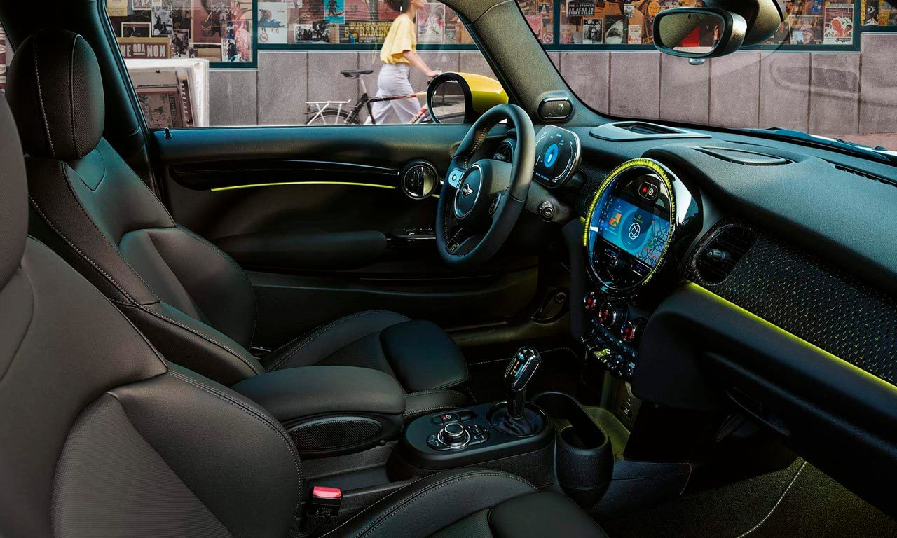 Interior Mini Cooper S E elétrico 2022