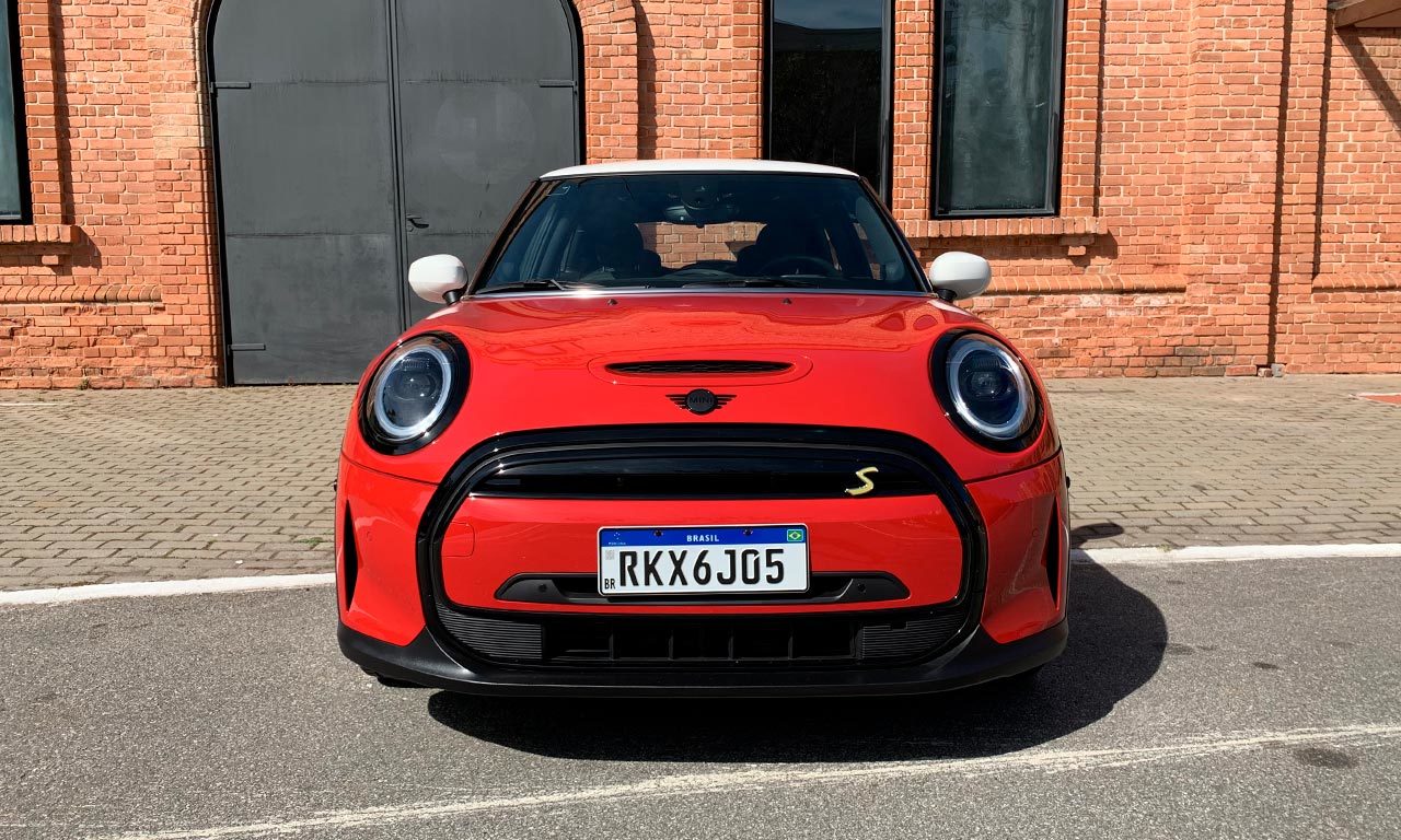 Dianteira Mini Cooper S E elétrico 2022