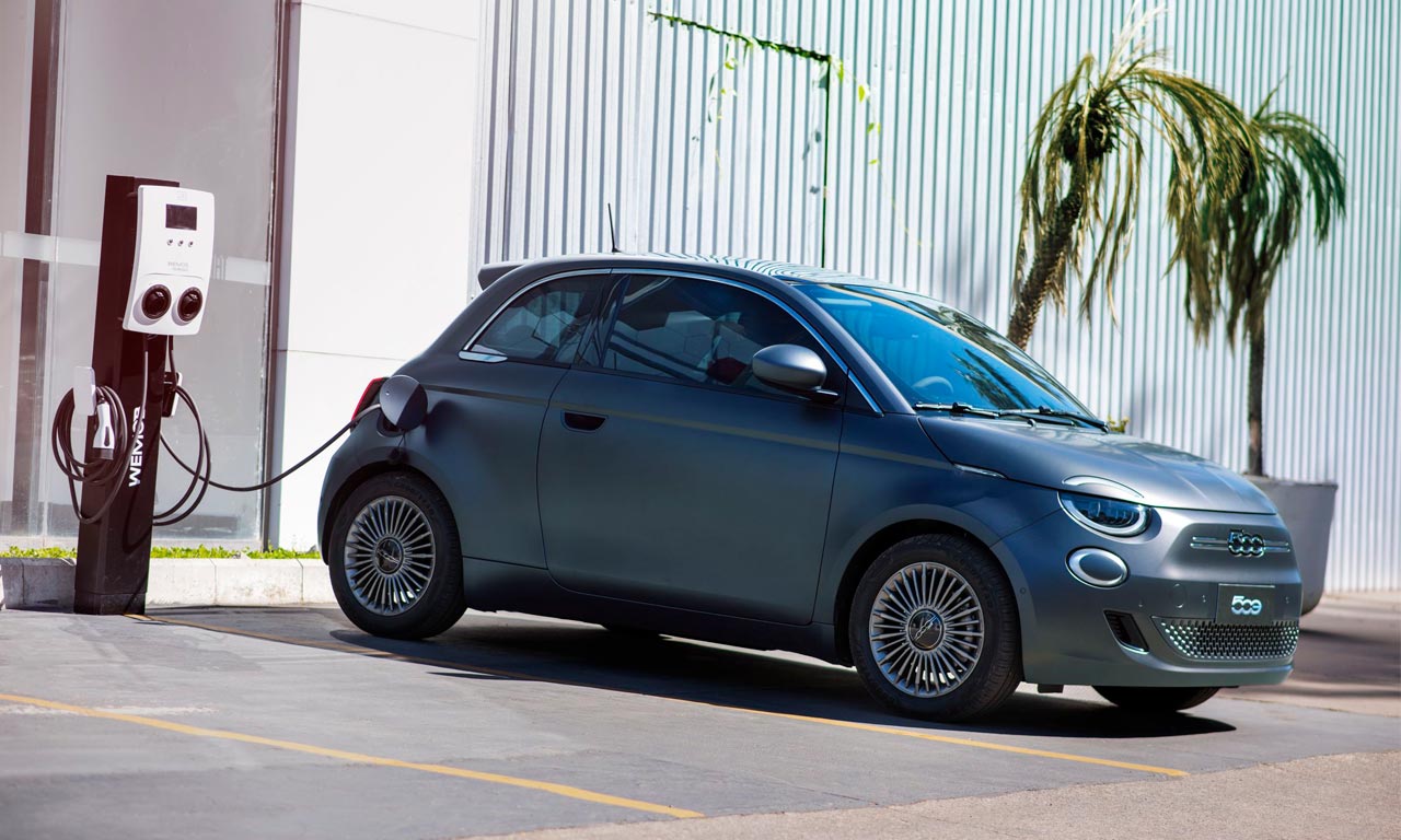 Fiat 500 elétrico vende abaixo do esperado e fábrica suspenderá