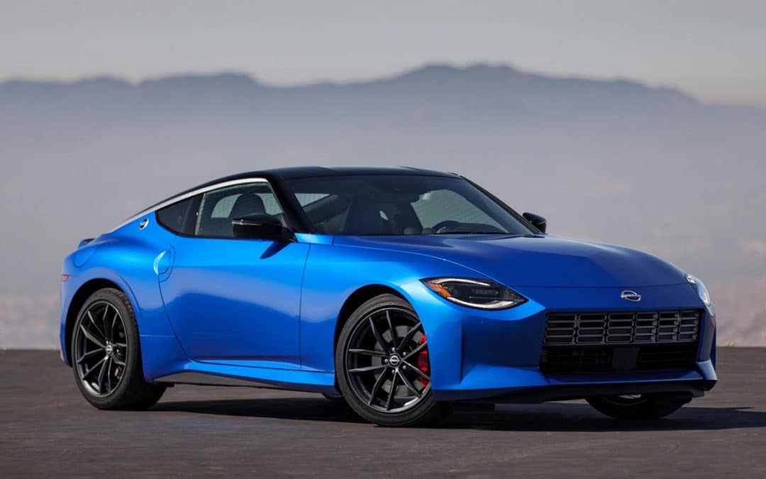 Nissan Z 2023 ignora eletrificação e aposta em V6 de 405 cv