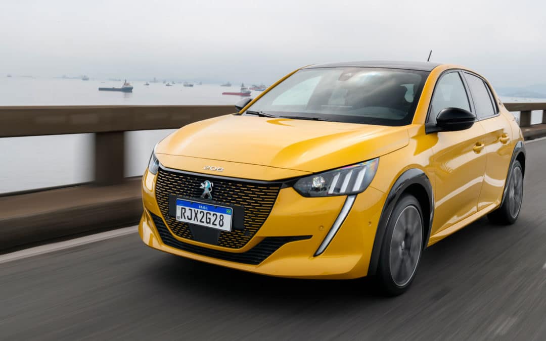 Peugeot e-208 GT estreia no Brasil por R$ 244.990