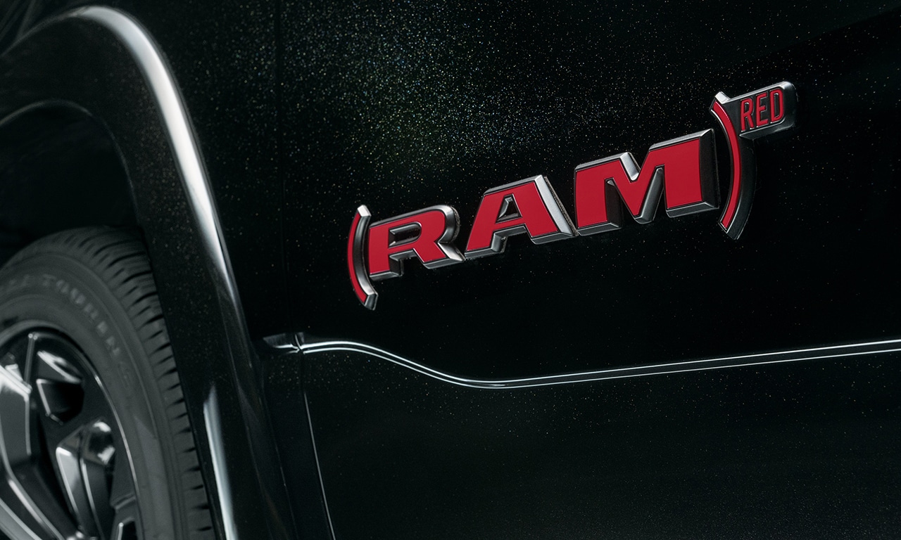 detalhe emblema Ram 1500 (RAM) RED Edition