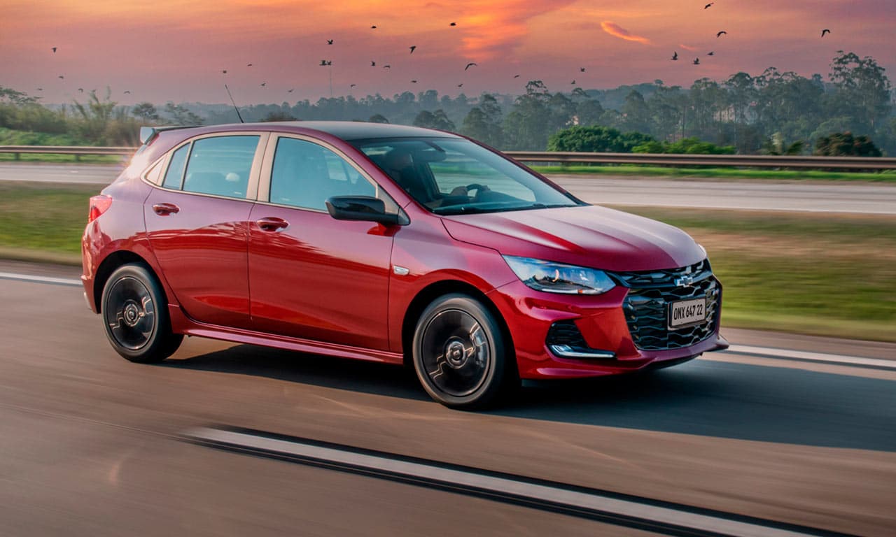 Linha 2021 do Chevrolet Onix terá versão RS para o hatch e