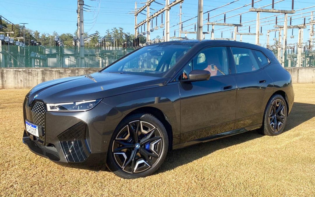 Calmon | BMW iX combina alta tecnologia e desempenho