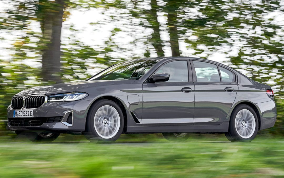 BMW Série 5 híbrido ganha versão 530e Luxury por R$ 464.950