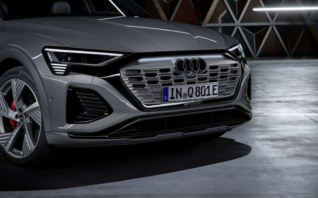 Audi apresenta novo logo com as tradicionais argolas em preto e branco