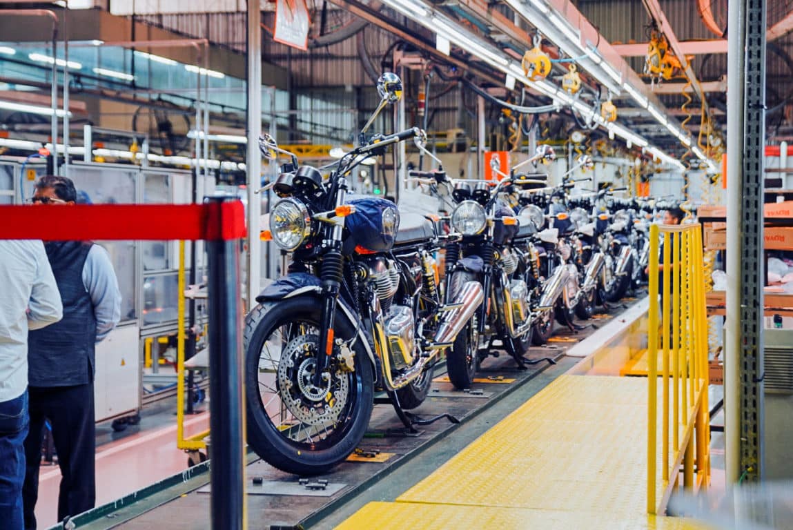 Royal Enfield inaugura linha de montagem no Brasil