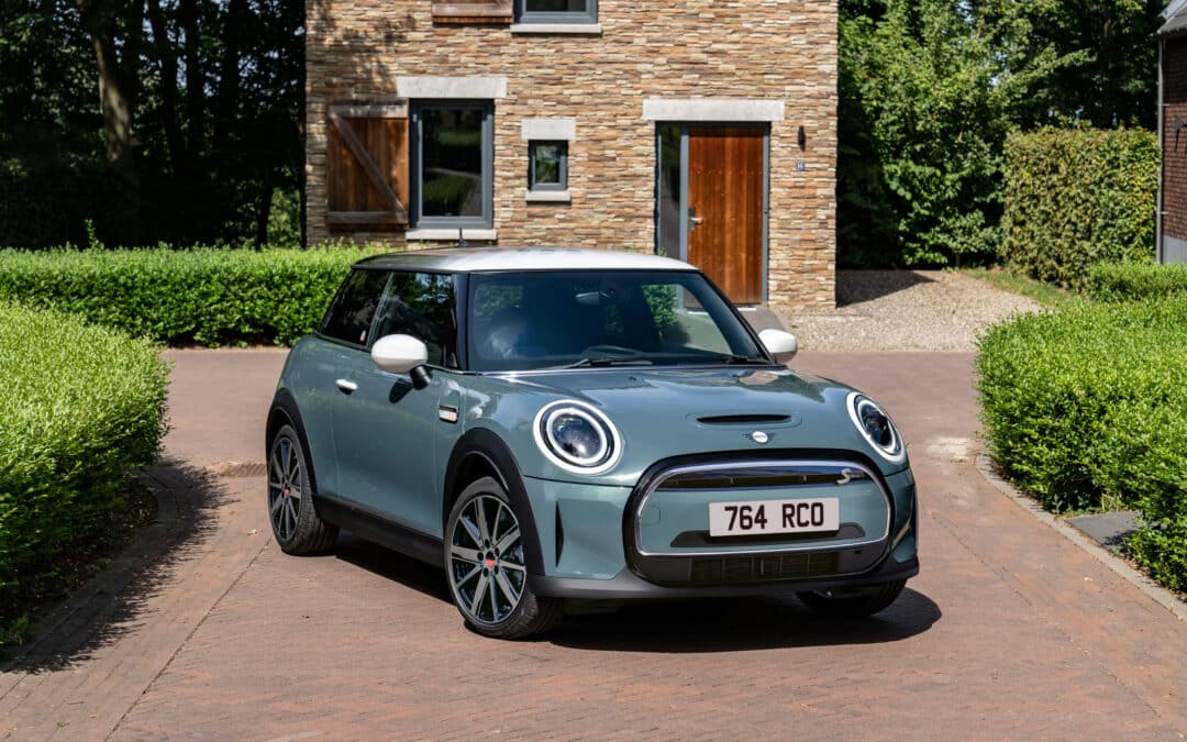 MINI Cooper S E Multitone Edition chega ao Brasil