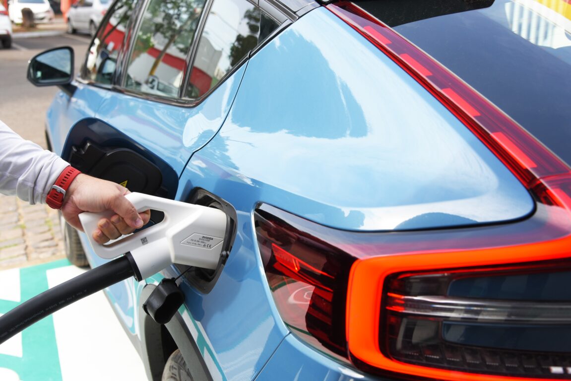 Volvo e Vibra instalarão carregadores ultrarrápidos em sete estados - Foto: divulgação/Volvo