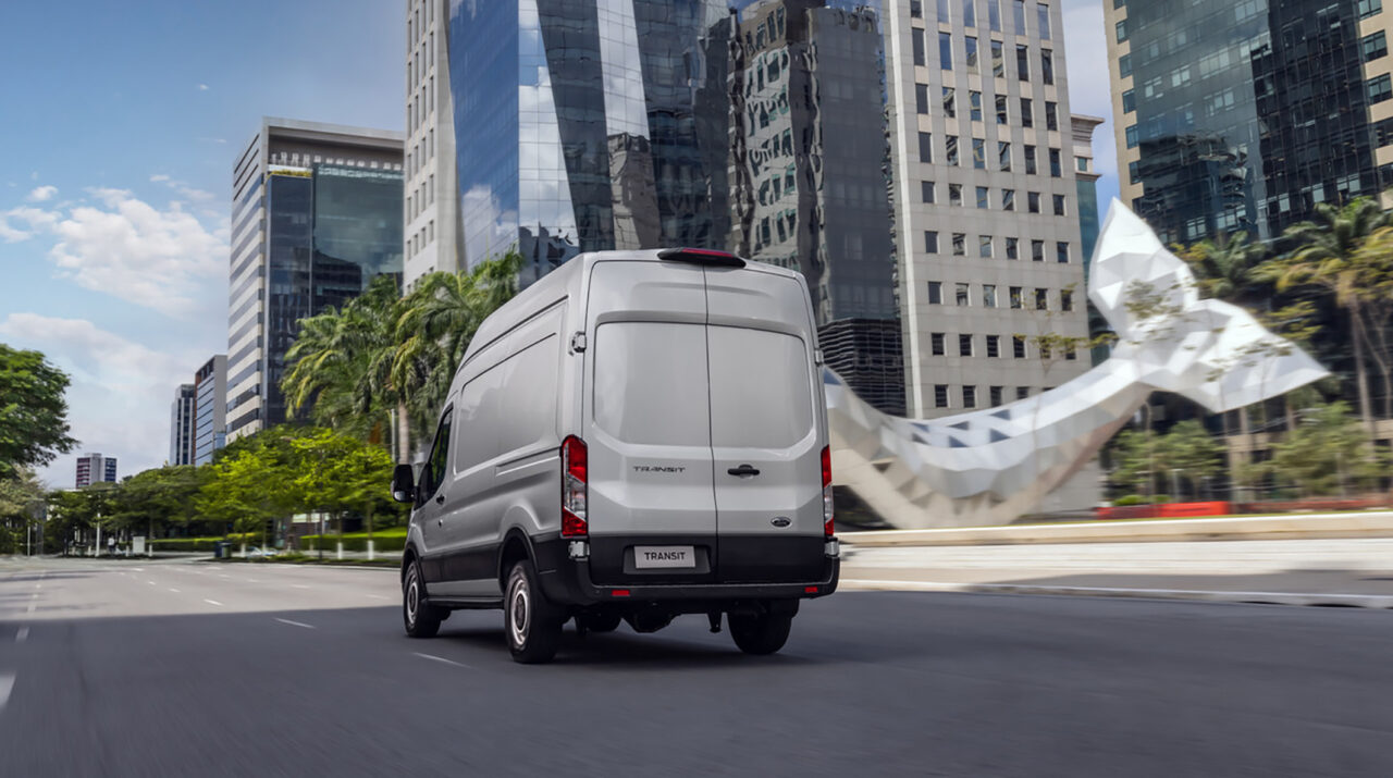 Traseira da Ford Transit - Foto: divulgação/Ford