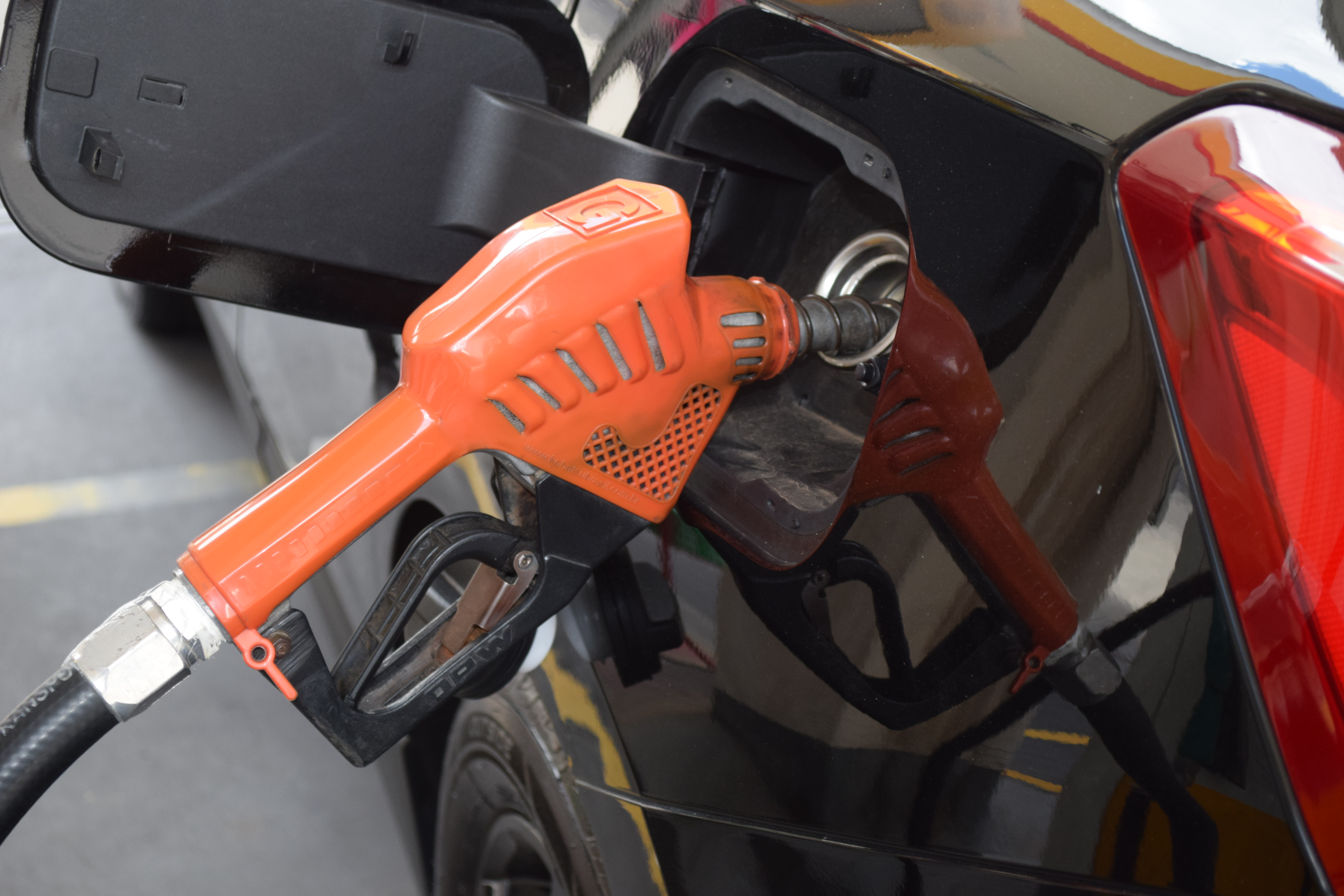 MISTURAR-DIESEL-NA-GASOLINA-MELHORA-O-FUNCIONAMENTO-DO-MOTOR-CICLO-OTTO-3.jpg