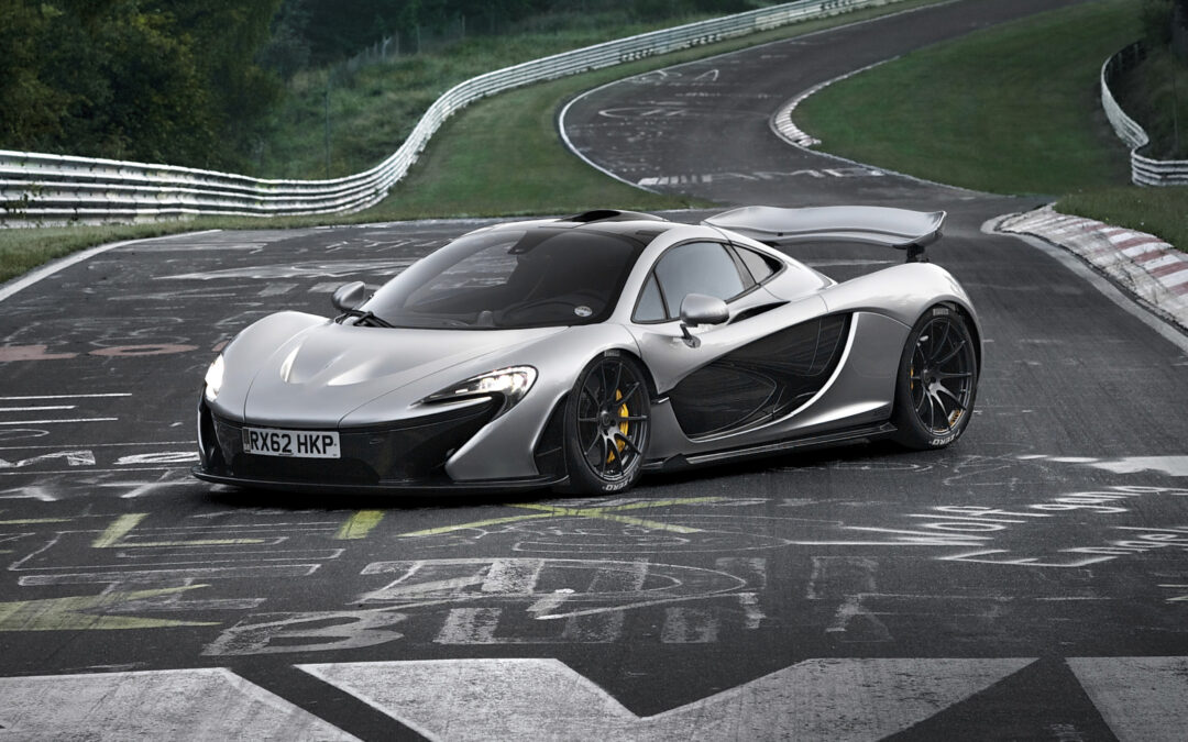 McLaren P1: hipercarro híbrido de 916 cv comemora dez anos