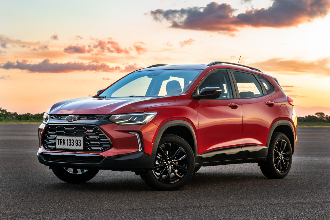 T-Cross e Tracker foram os SUVs compactos mais vendidos em outubro de 2023; veja ranking