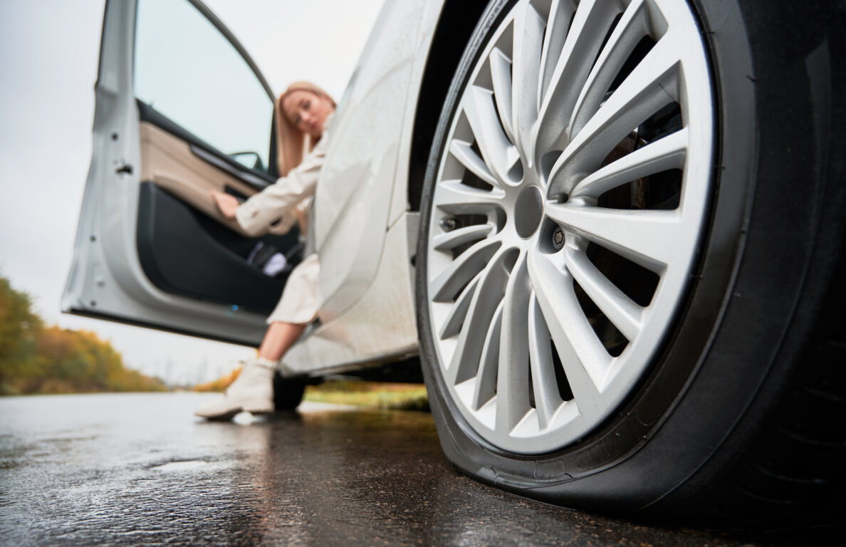 Carro com pneu furado, e agora? - Foto: divulgação/Dunlop