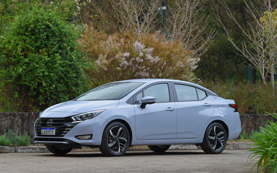 Nissan Versa chega repaginado e cumpre o que promete